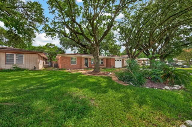 1905 5th Avenue N, Texas City, TX 77590