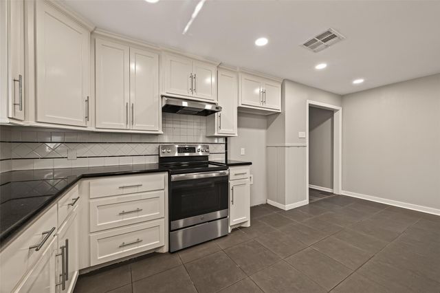 1905 5th Avenue N, Texas City, TX 77590
