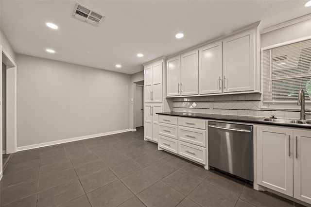 1905 5th Avenue N, Texas City, TX 77590