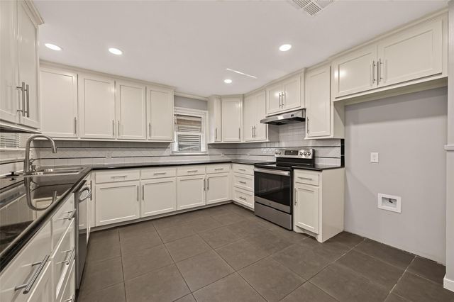 1905 5th Avenue N, Texas City, TX 77590