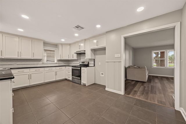 1905 5th Avenue N, Texas City, TX 77590