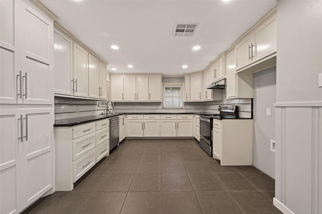 1905 5th Avenue N, Texas City, TX 77590
