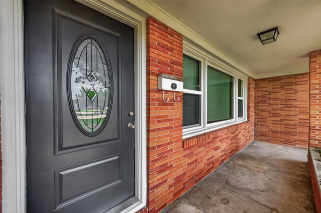 1905 5th Avenue N, Texas City, TX 77590
