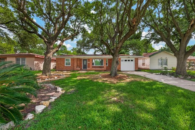 1905 5th Avenue N, Texas City, TX 77590