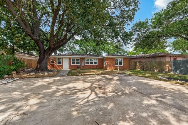 1905 5th Avenue N, Texas City, TX 77590