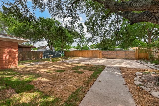 1905 5th Avenue N, Texas City, TX 77590