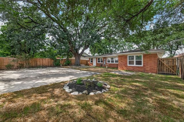 1905 5th Avenue N, Texas City, TX 77590
