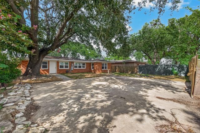 1905 5th Avenue N, Texas City, TX 77590