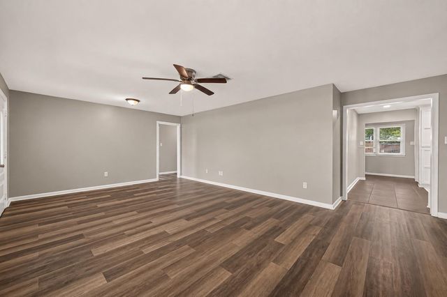 1905 5th Avenue N, Texas City, TX 77590