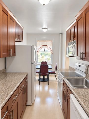 40 E Birch Street Apt 4D, Mount Vernon, NY 10552