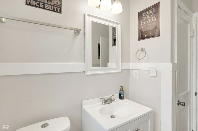 818 Vasbinder Drive, Chesterfield, IN 46017