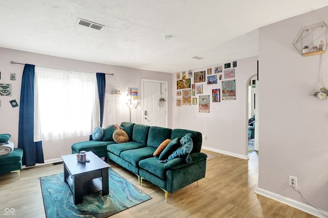 818 Vasbinder Drive, Chesterfield, IN 46017