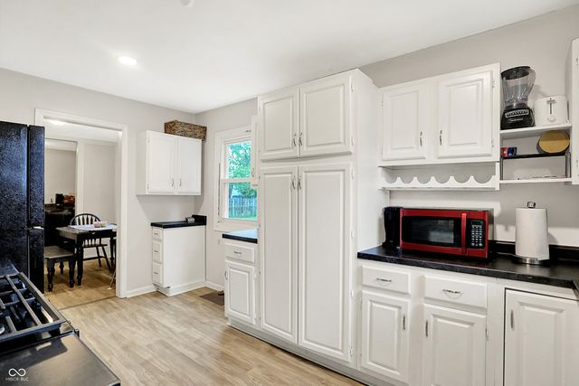 818 Vasbinder Drive, Chesterfield, IN 46017