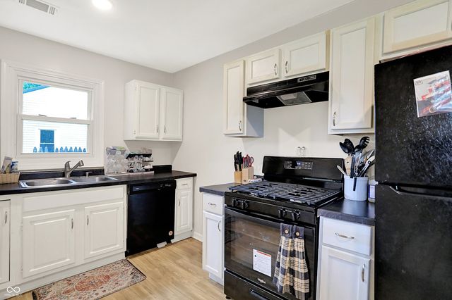 818 Vasbinder Drive, Chesterfield, IN 46017