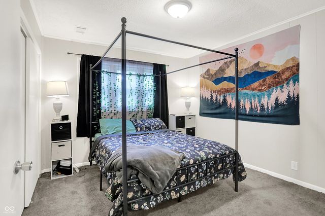 818 Vasbinder Drive, Chesterfield, IN 46017