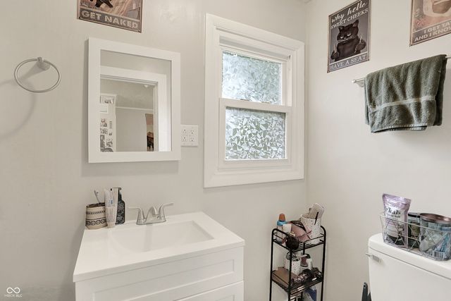 818 Vasbinder Drive, Chesterfield, IN 46017