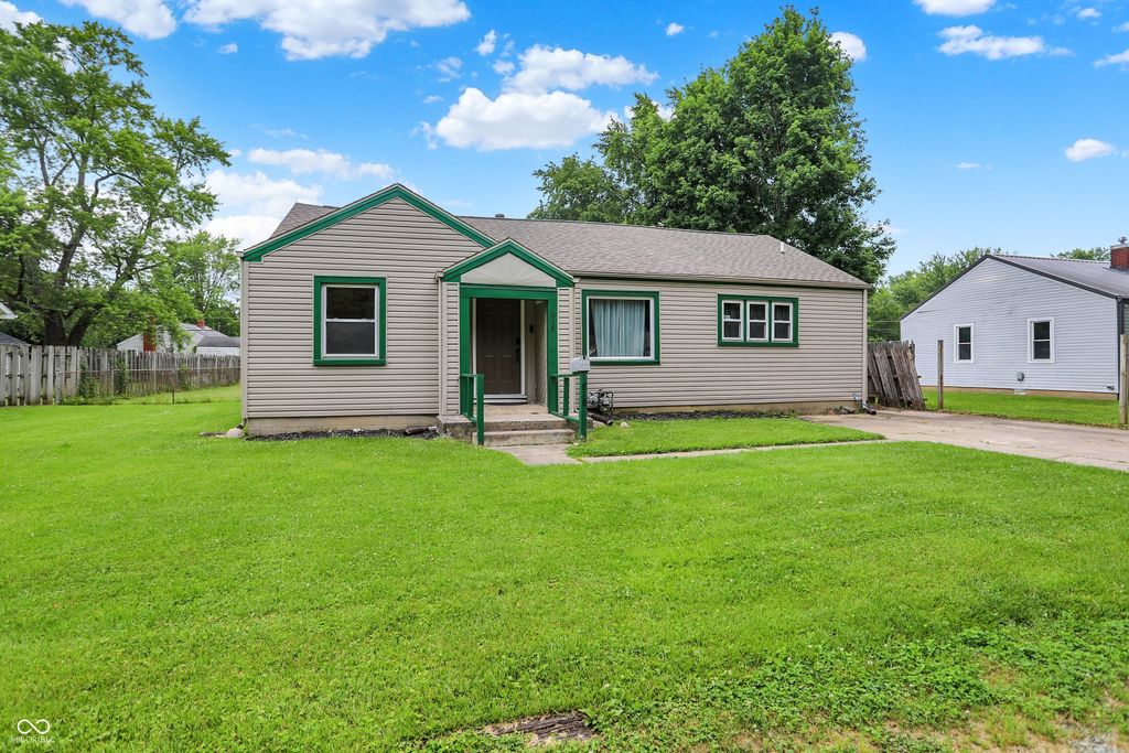 818 Vasbinder Drive, Chesterfield, IN 46017