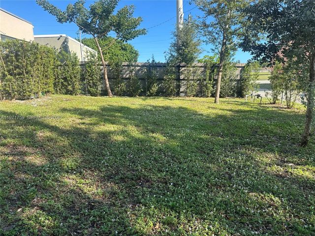 2206 Simms St, Hollywood, FL 33020