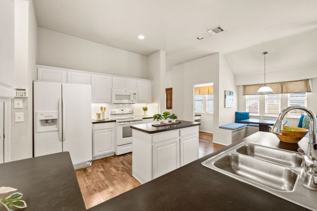 9844 Meadow Rue Drive, Mckinney, TX 75072