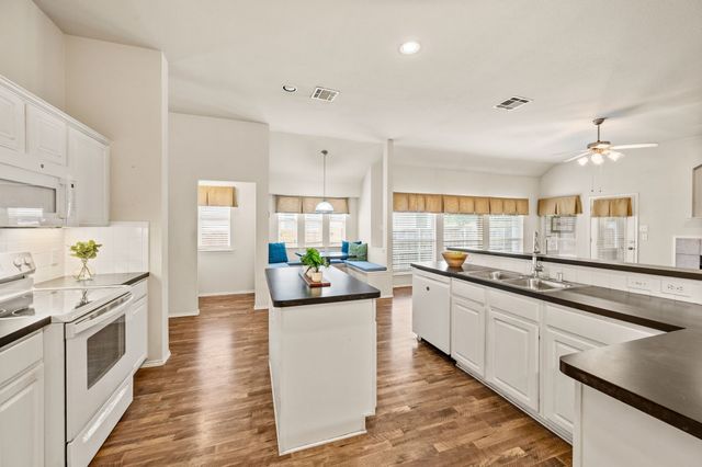 9844 Meadow Rue Drive, Mckinney, TX 75072