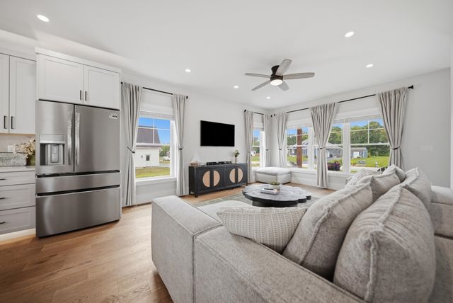 418 Blane Circle, Pembroke, NH 03275