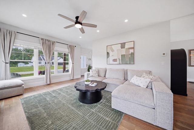 418 Blane Circle, Pembroke, NH 03275