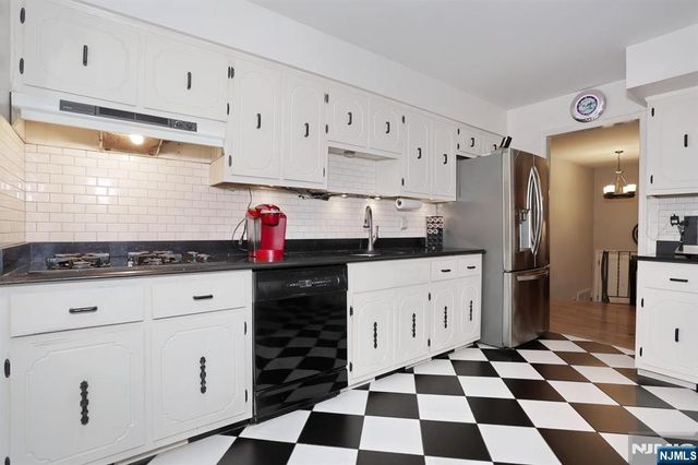 6 Cooper Drive, Wanaque, NJ 07465