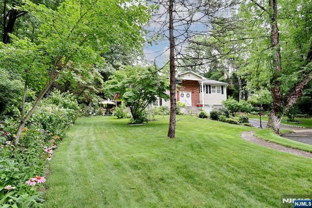 6 Cooper Drive, Wanaque, NJ 07465