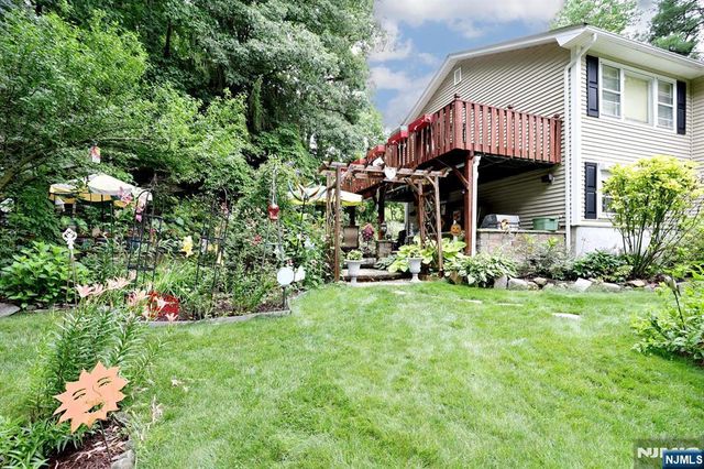6 Cooper Drive, Wanaque, NJ 07465