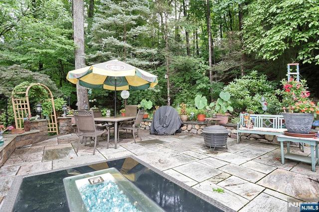 6 Cooper Drive, Wanaque, NJ 07465
