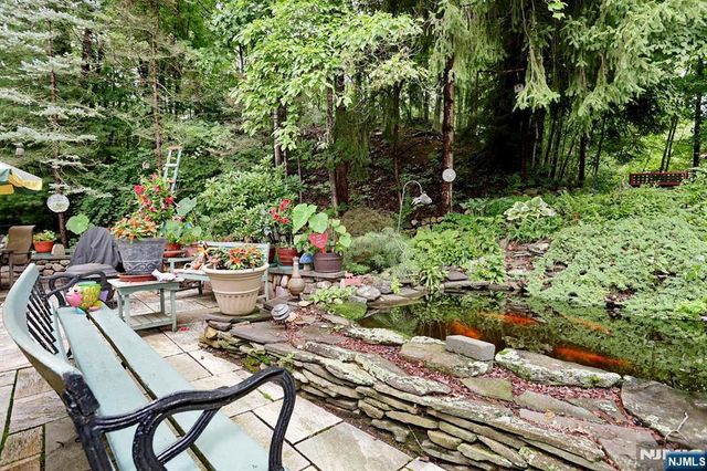6 Cooper Drive, Wanaque, NJ 07465