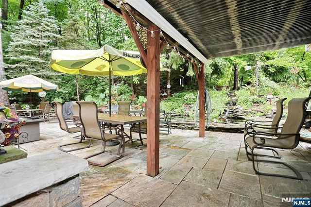 6 Cooper Drive, Wanaque, NJ 07465