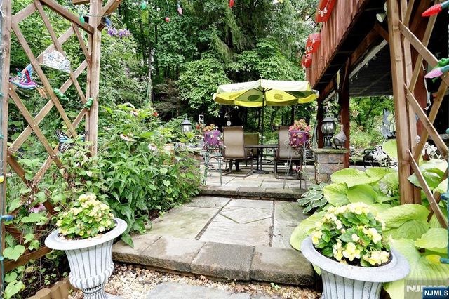 6 Cooper Drive, Wanaque, NJ 07465