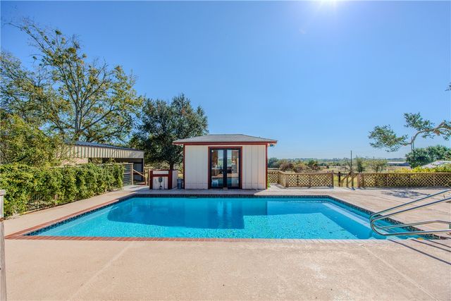 1051 FM 109, Brenham, TX 77833