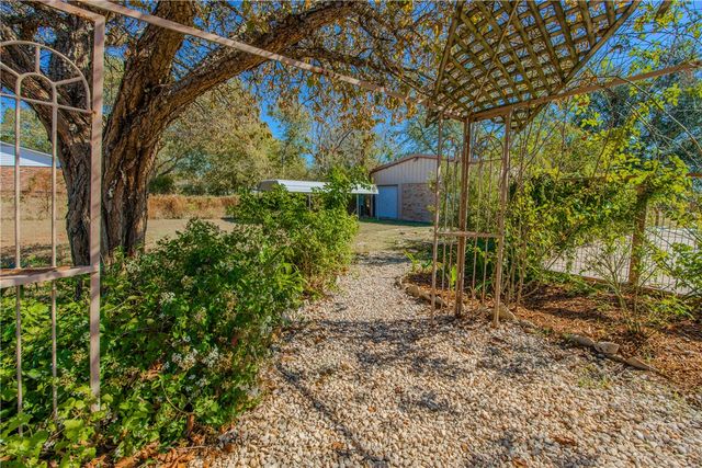 1051 FM 109, Brenham, TX 77833