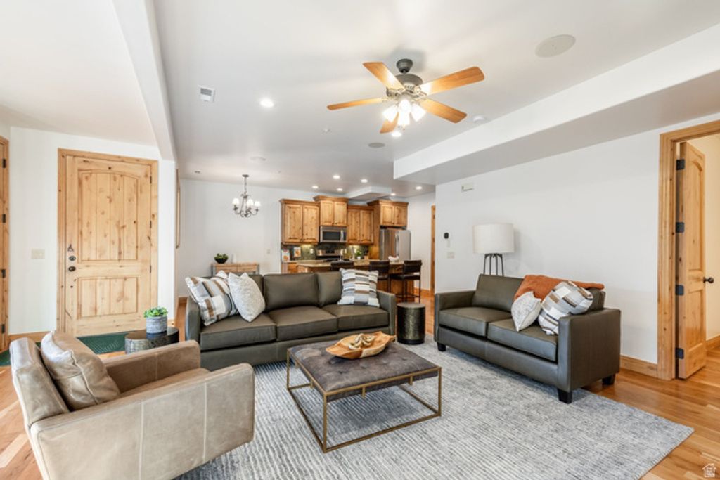 Image 5 of property listing at 3033 CANYON LINKS DR, Park City, UT 84098