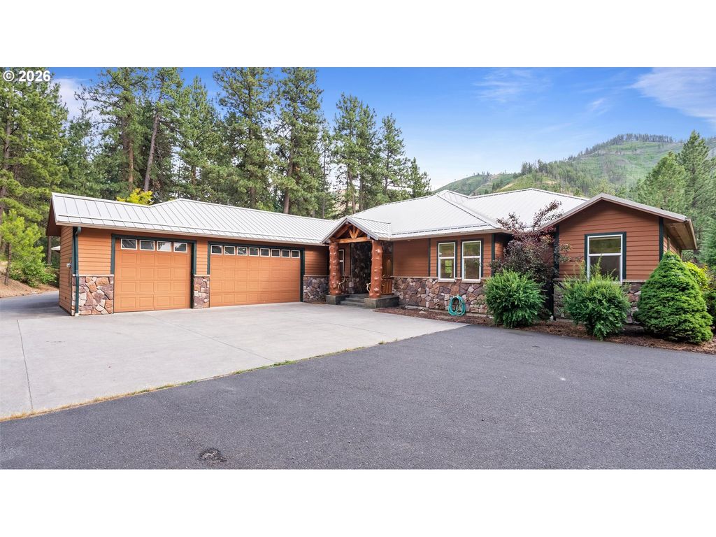 Image 5 of property listing at 1135 N Touchet, Dayton, WA 99328