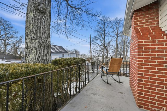 36 Oak Lane, Wading River, NY 11792