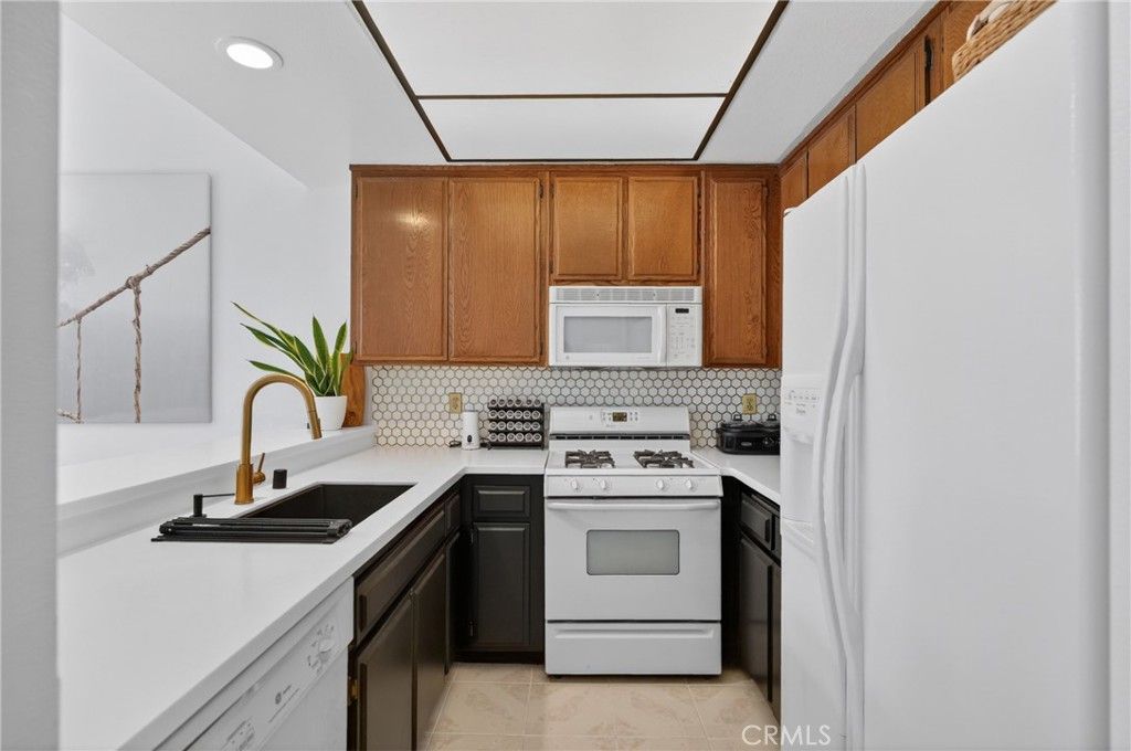 Image 12 of property listing at 16211 Downey Ave. 65, Paramount, CA 90723