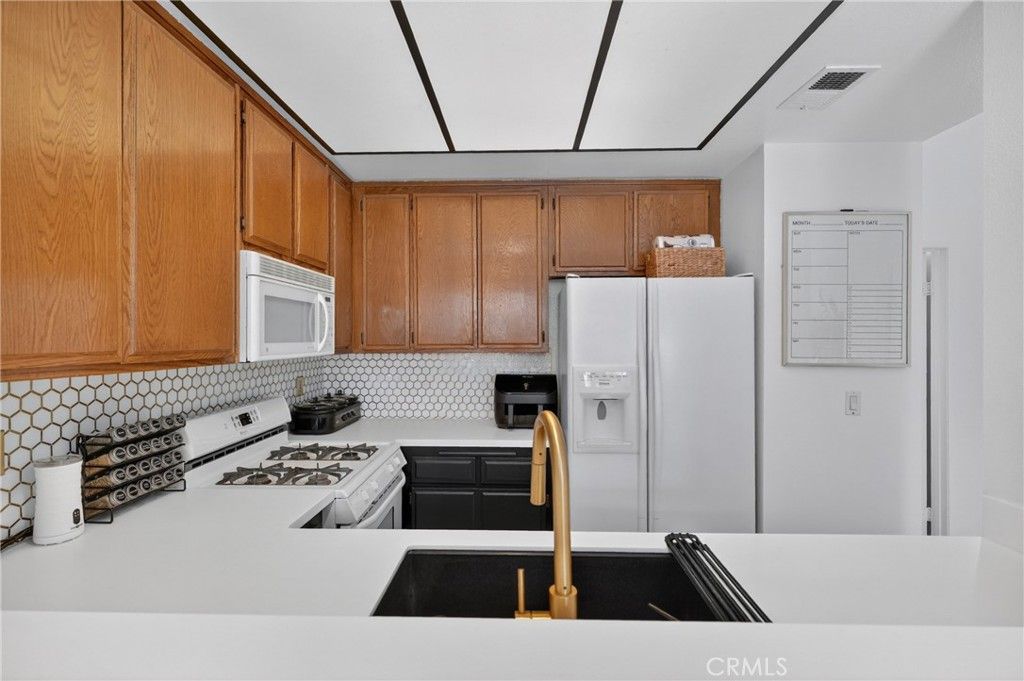 Image 13 of property listing at 16211 Downey Ave. 65, Paramount, CA 90723