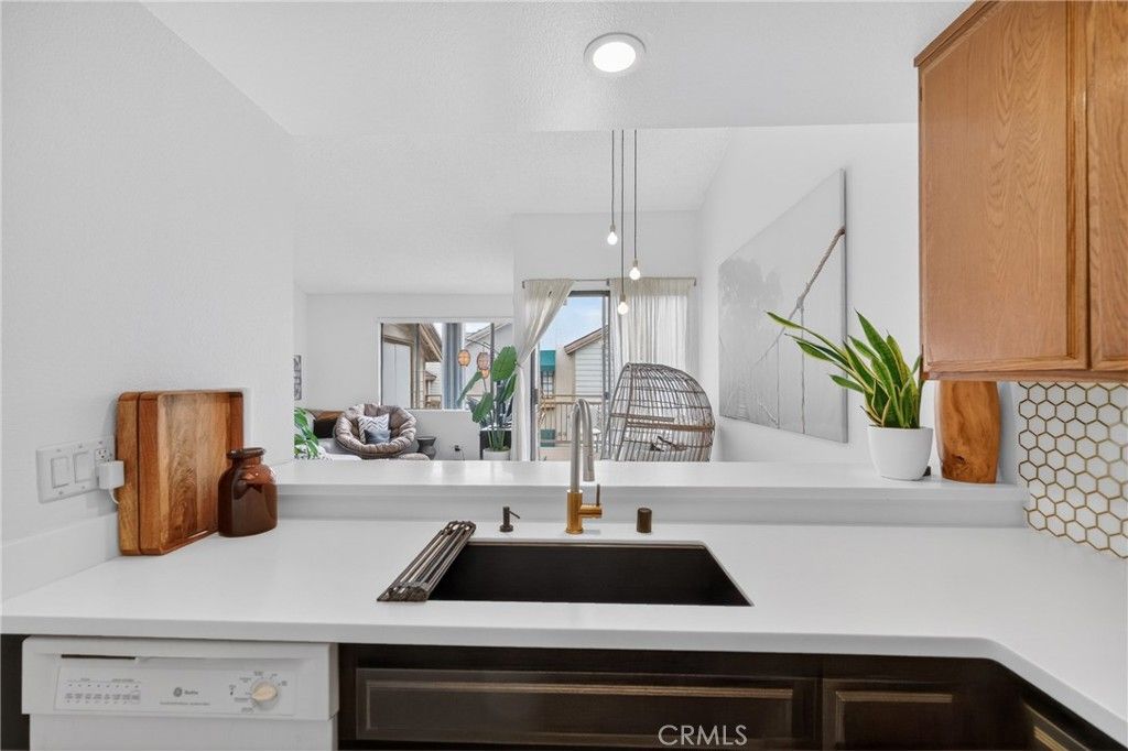 Image 14 of property listing at 16211 Downey Ave. 65, Paramount, CA 90723