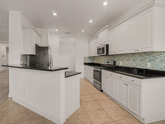 7521 RIDGELAKE CIRCLE, Bradenton, FL 34203