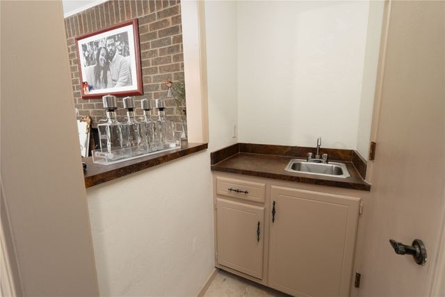 6429 N Peniel Avenue, Oklahoma City, OK 73132