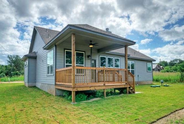 139 Waimanalo DR, Bastrop, TX 78602