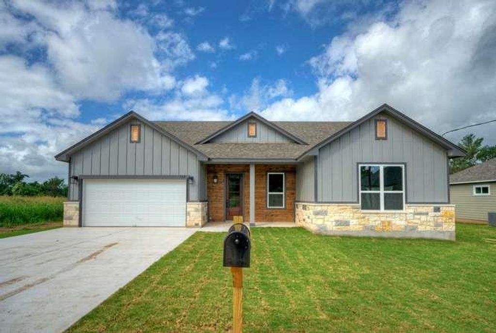 139 Waimanalo DR, Bastrop, TX 78602