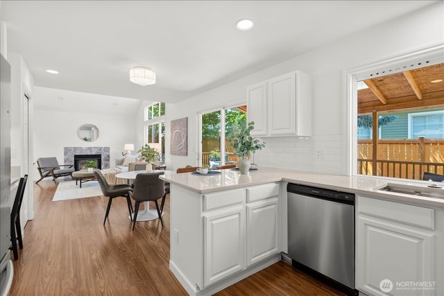 1828 NE Serpentine Place, Shoreline, WA 98155