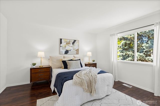 1828 NE Serpentine Place, Shoreline, WA 98155