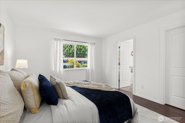 1828 NE Serpentine Place, Shoreline, WA 98155