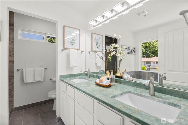 1828 NE Serpentine Place, Shoreline, WA 98155