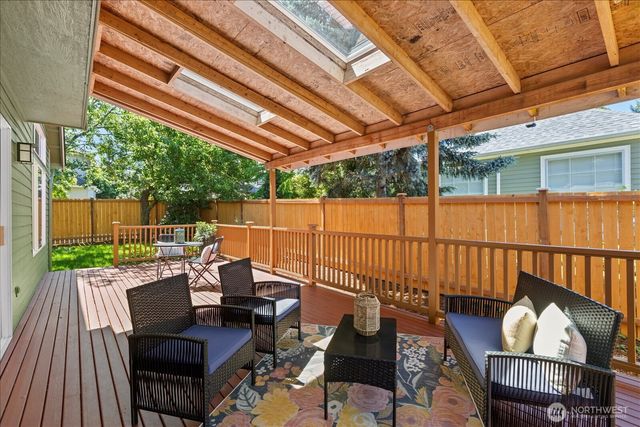 1828 NE Serpentine Place, Shoreline, WA 98155